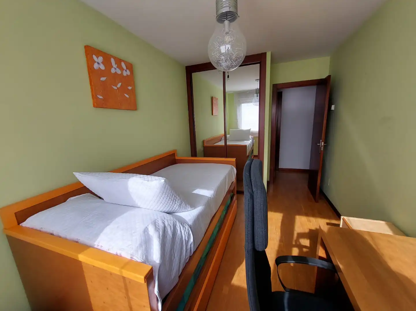 Habitación de Piso de alquiler en Gijón  con Calefacción, Jardín privado y Parquet