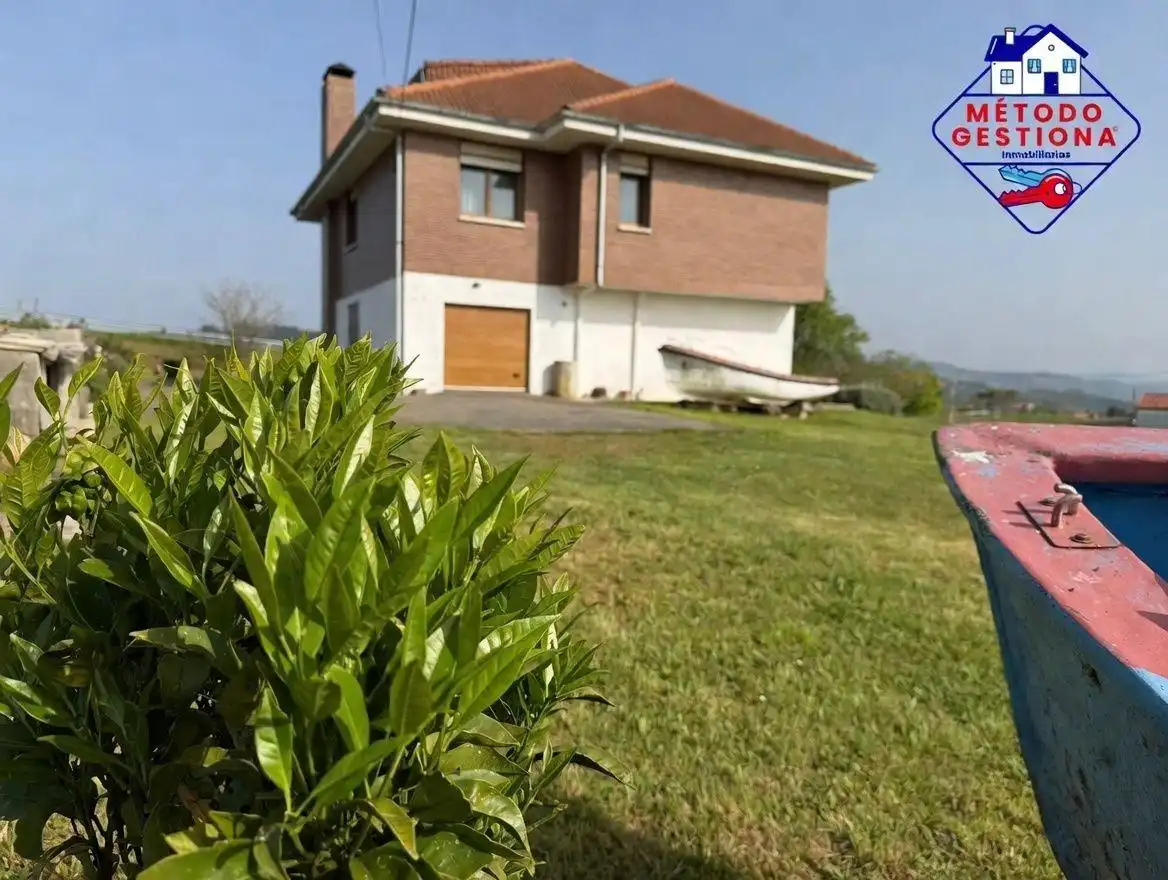 Vista exterior de Casa o xalet en venda en Miengo amb Jardí privat i Balcó