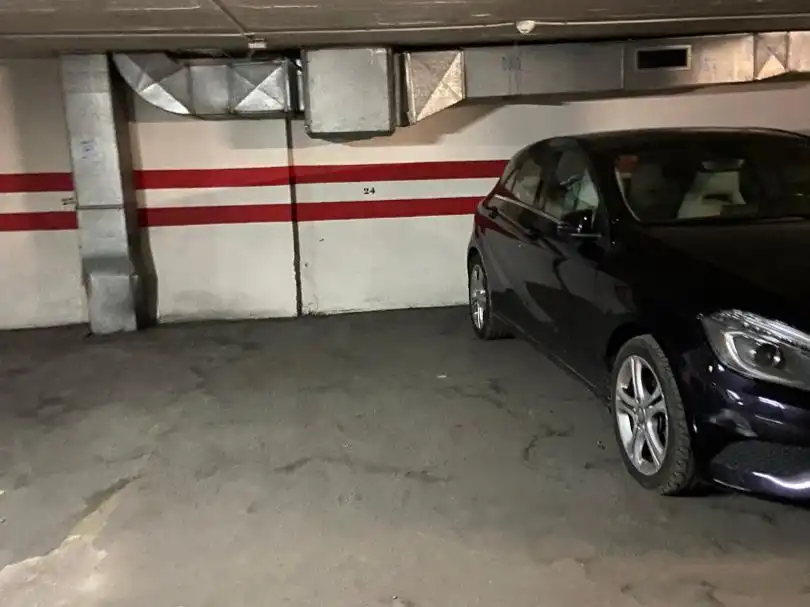Parkplatz von Garage zum Verkauf in Sevilla