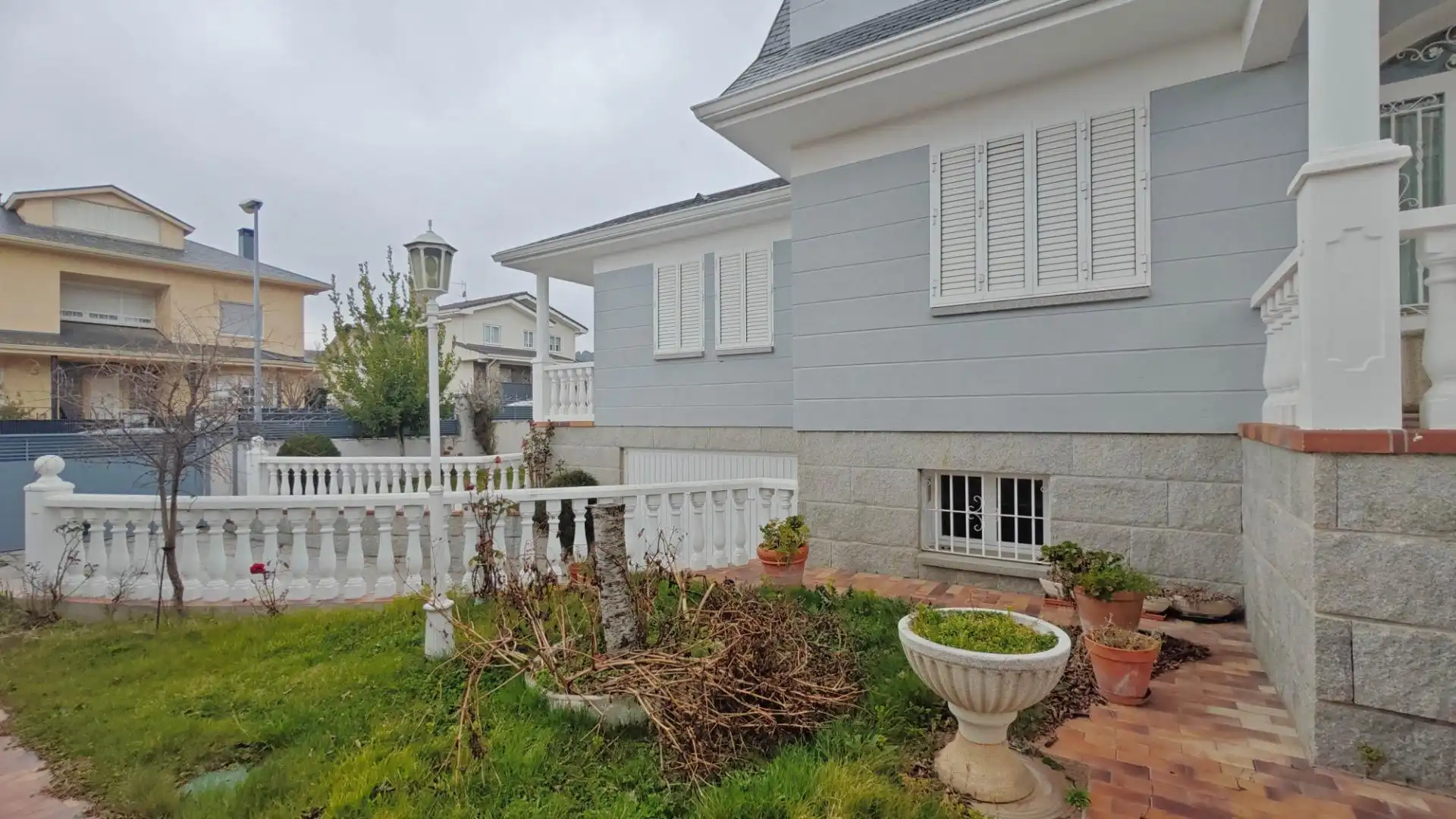 Vista exterior de Casa o xalet en venda en Guadarrama amb Calefacció, Jardí privat i Terrassa