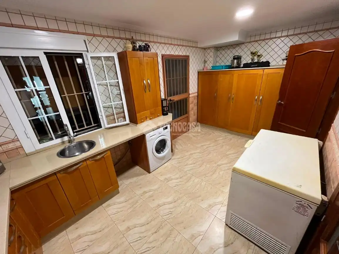 Kitchen of Detached homes for sale in Dos Hermanas  with Air Conditioner and Balcony
