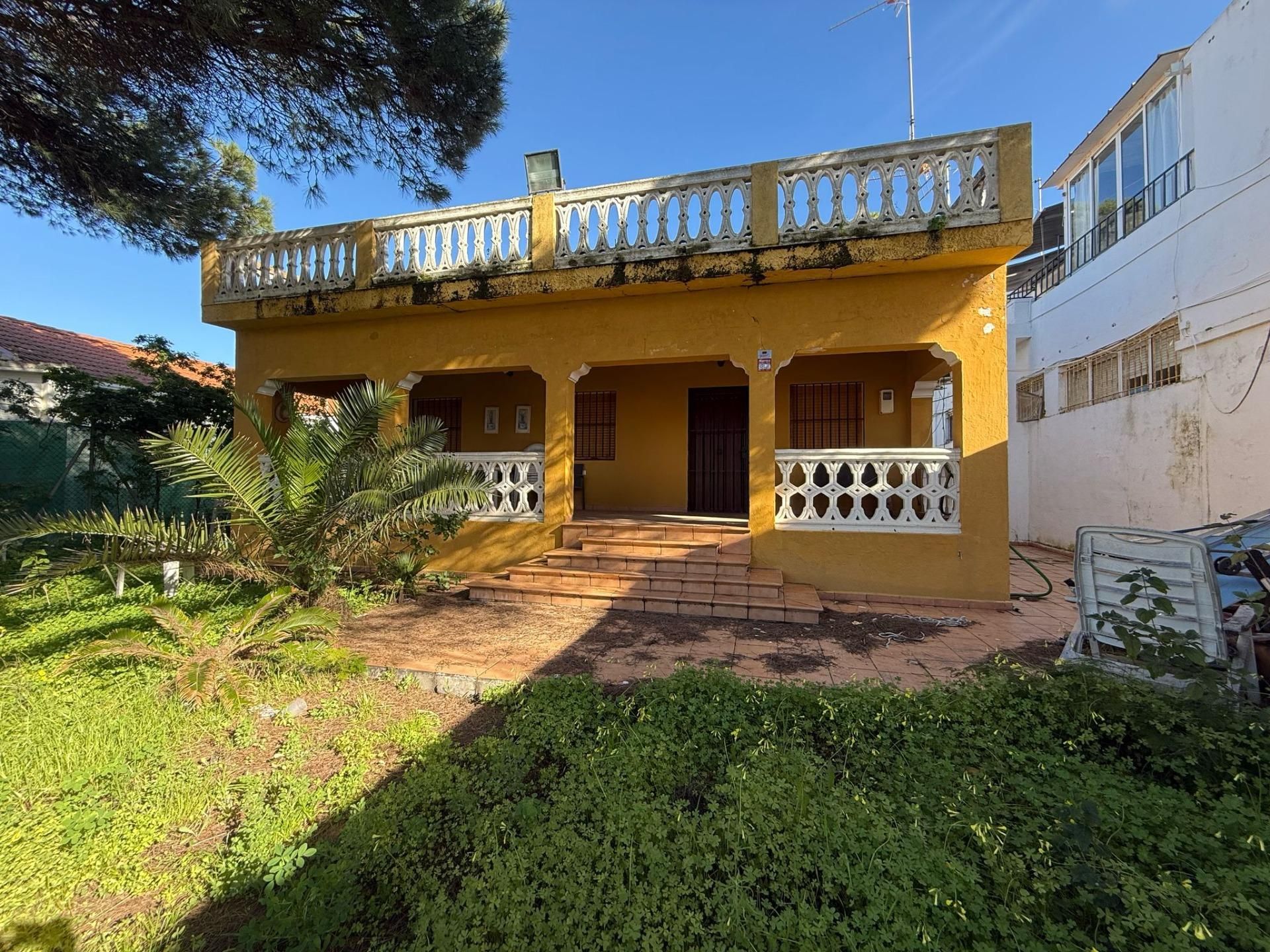 Exterior view of House or chalet for sale in Punta Umbría  with Private garden, Storage room and Alarm