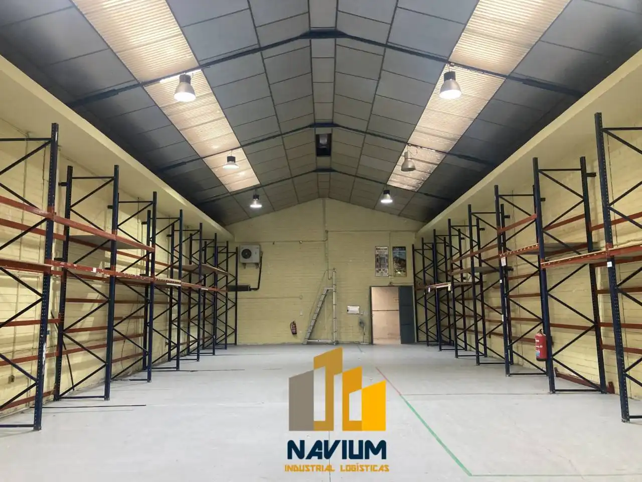 Industrial building to rent in Barrio de la Estación