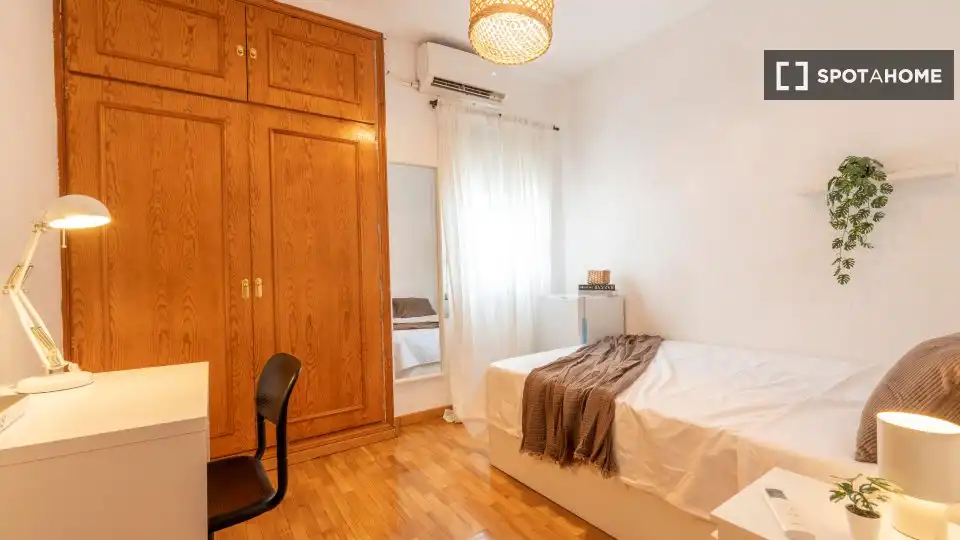 Bedroom of Flat for rent in Madrid  with Air Conditioner, Heating and Furnished