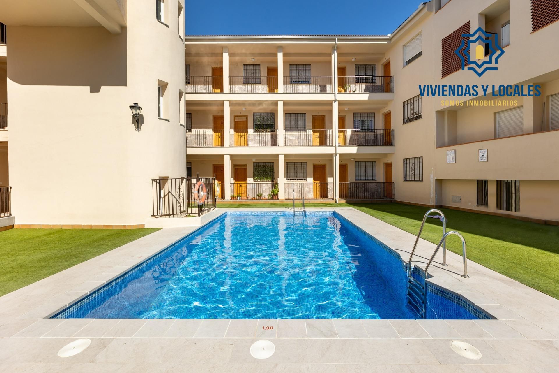 Piscina de Apartament en venda en Churriana de la Vega amb Aire condicionat, Calefacció i Jardí privat