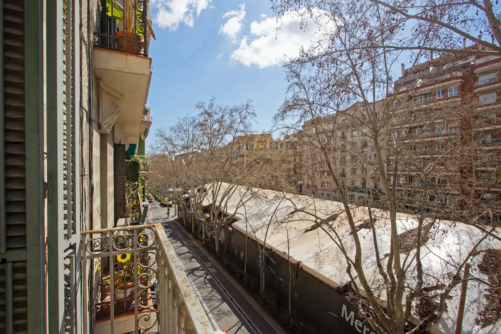 Exterior view of Flat for sale in Barcelona  with Air Conditioner, Heating and Oven