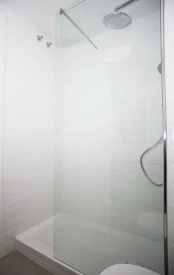 Bathroom of Flat for rent in Barcelona  with Terrace, Storage room and Oven