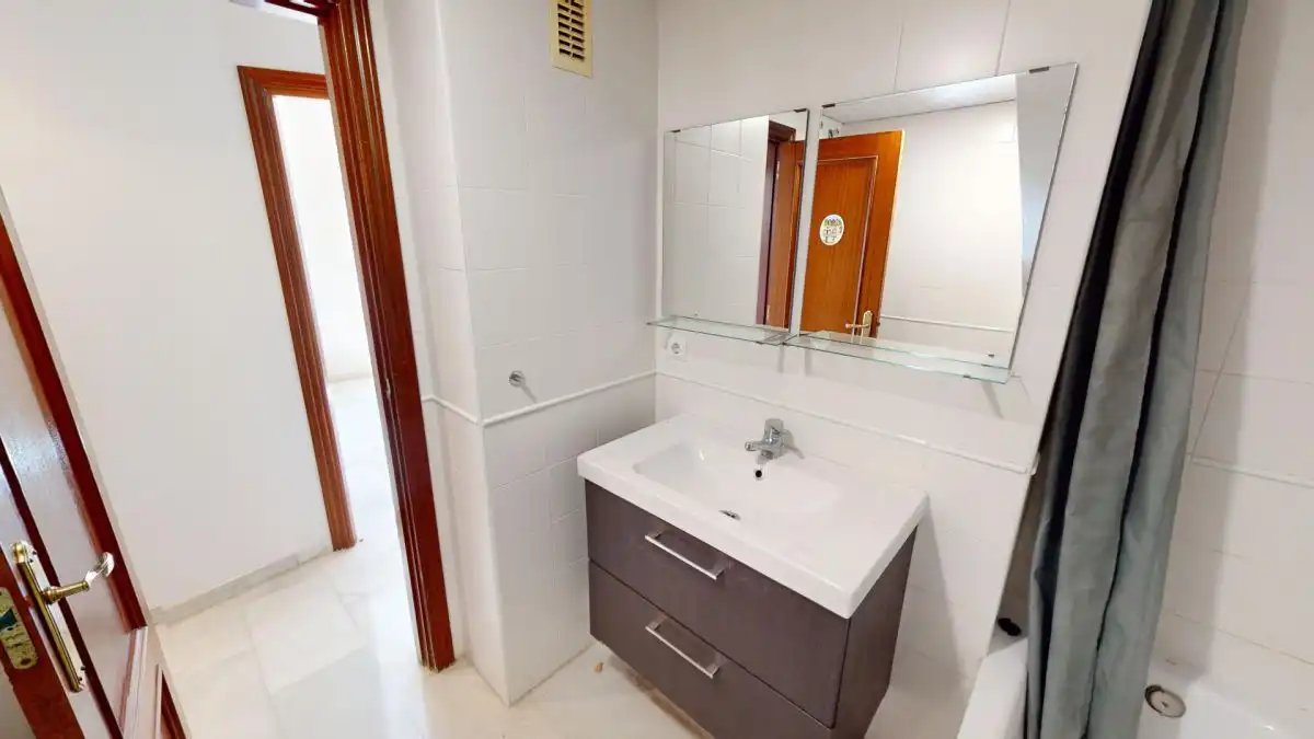 Bathroom of Flat for rent in Sevilla  with Air Conditioner, Heating and Terrace