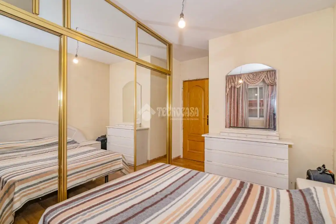Habitación de Piso en venta en Granada con Calefacción