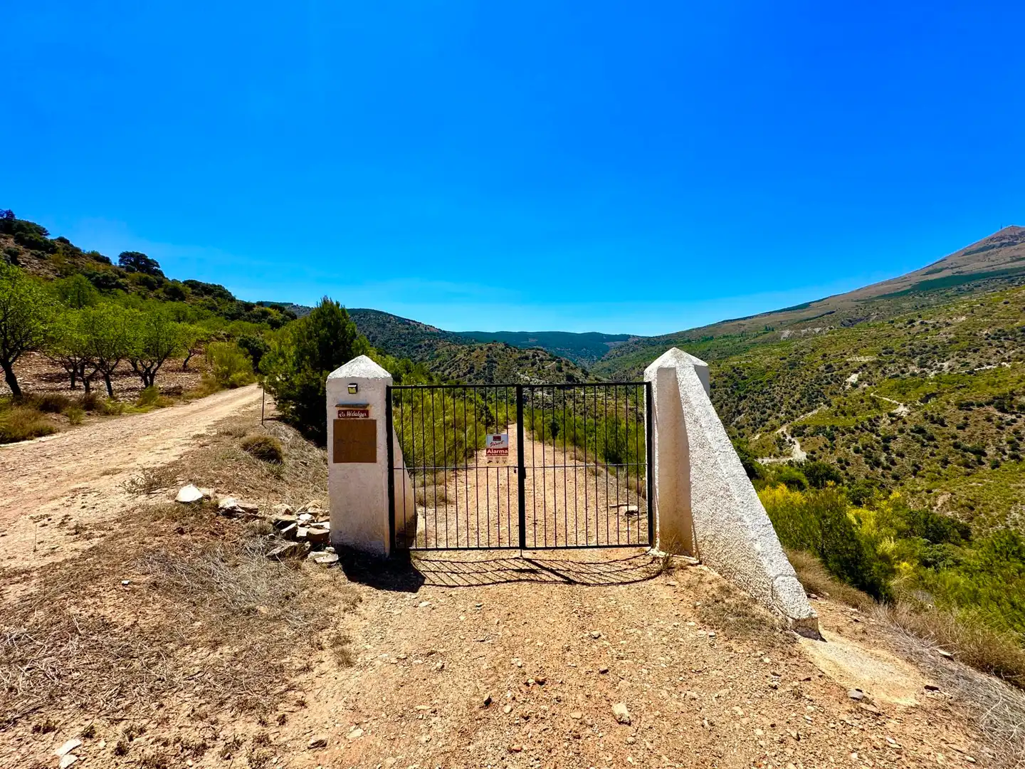 Vista exterior de Finca rústica en venda en Sierro amb Aire condicionat, Calefacció i Jardí privat
