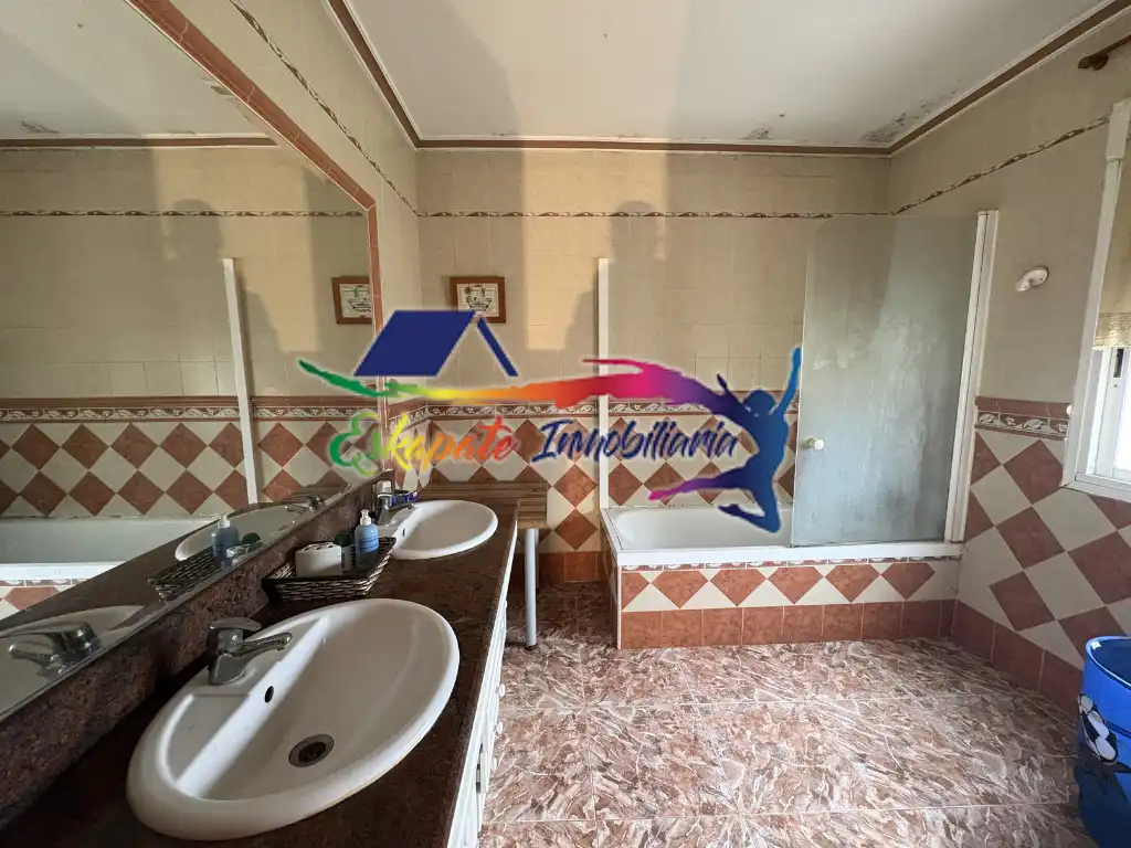 Bany de Casa adosada en venda en Villacañas amb Terrassa