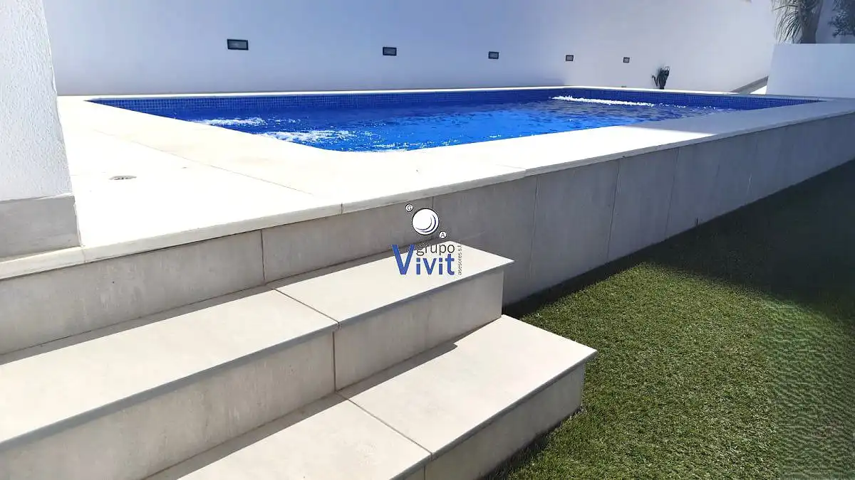 Schwimmbecken von Haus oder Chalet zum Verkauf in Alcalá de Guadaira mit Klimaanlage, Terrasse und Abstellraum