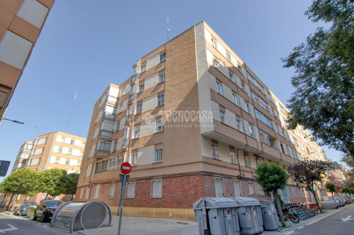 Vista exterior de Pis en venda en Valladolid Capital amb Balcó