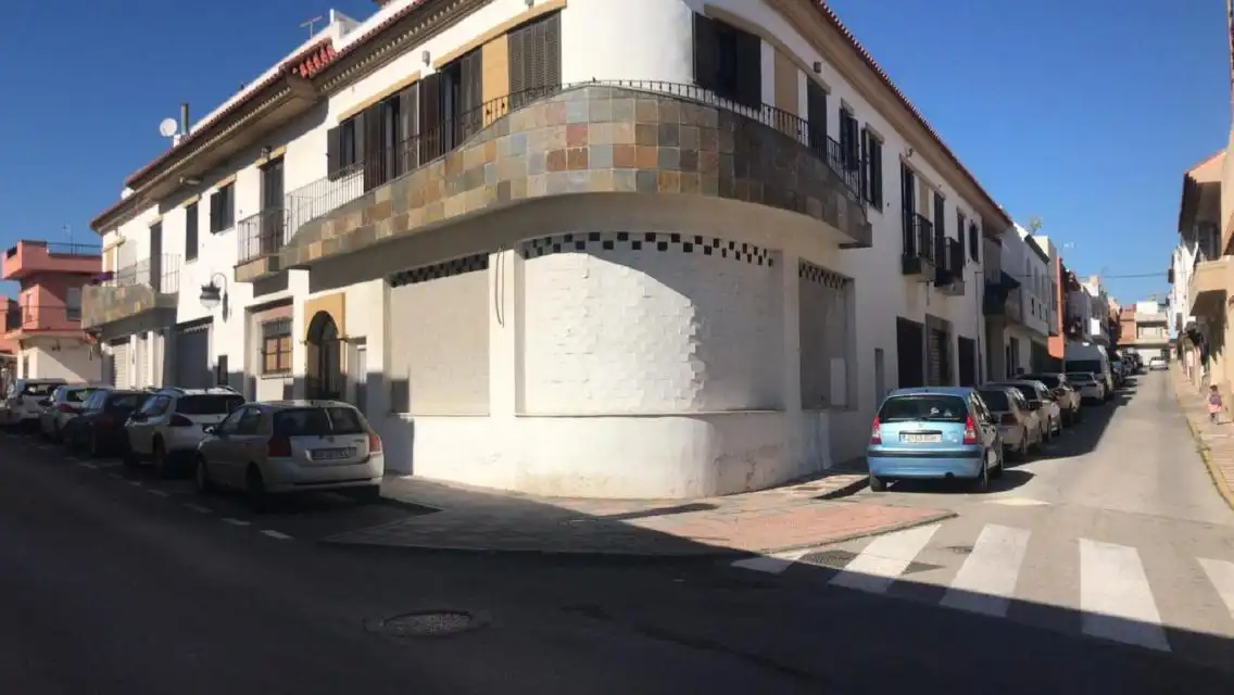 Vista exterior de Local en venta en Los Barrios
