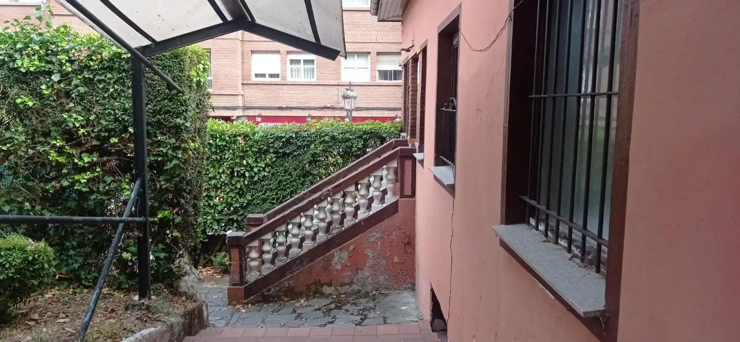 Casa o xalet en venda en Oviedo  amb Calefacció i Parquet