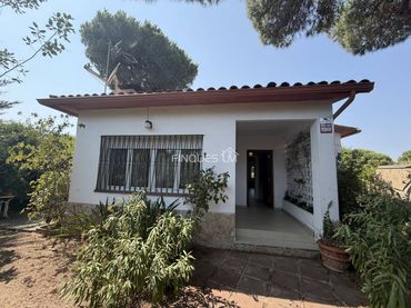 Casa amb piscina en venda a Calle Clavell 1