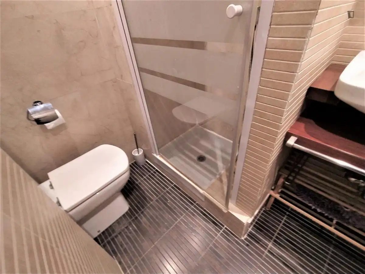 Bathroom of Study for rent in Barcelona  with Air Conditioner, Heating and Furnished