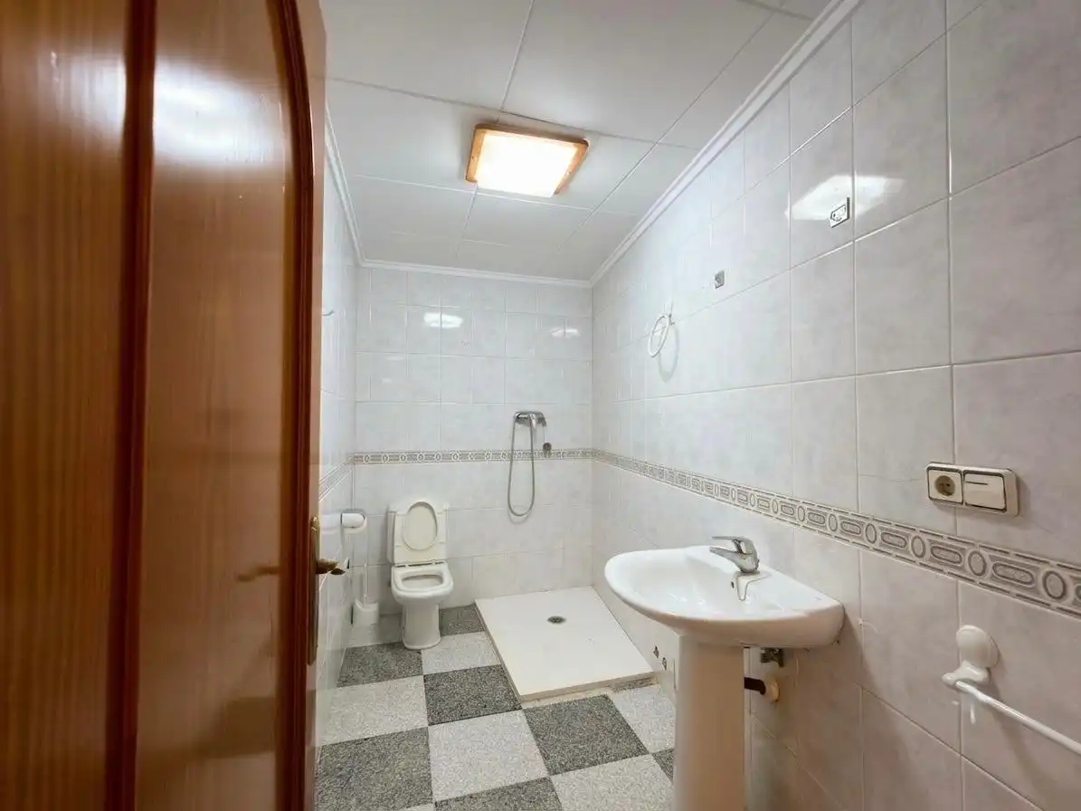 Bany de Casa o xalet en venda en La Llosa de Ranes amb Aire condicionat, Calefacció i Jardí privat