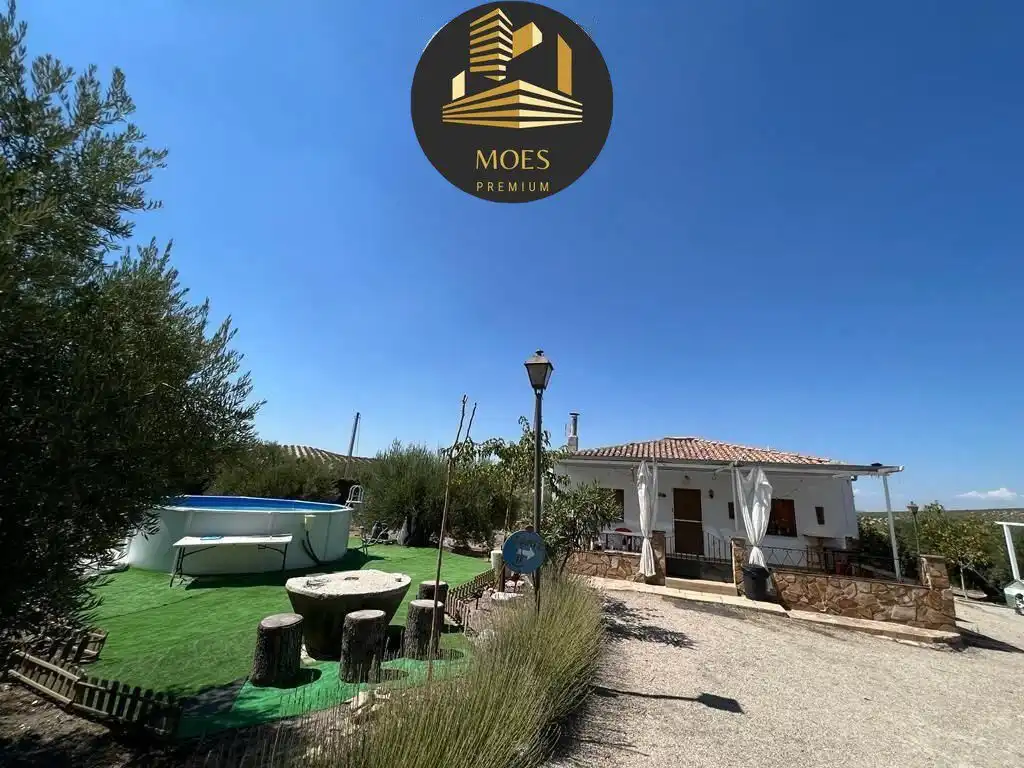 Vista exterior de Casa o chalet en venta en Martos con Terraza