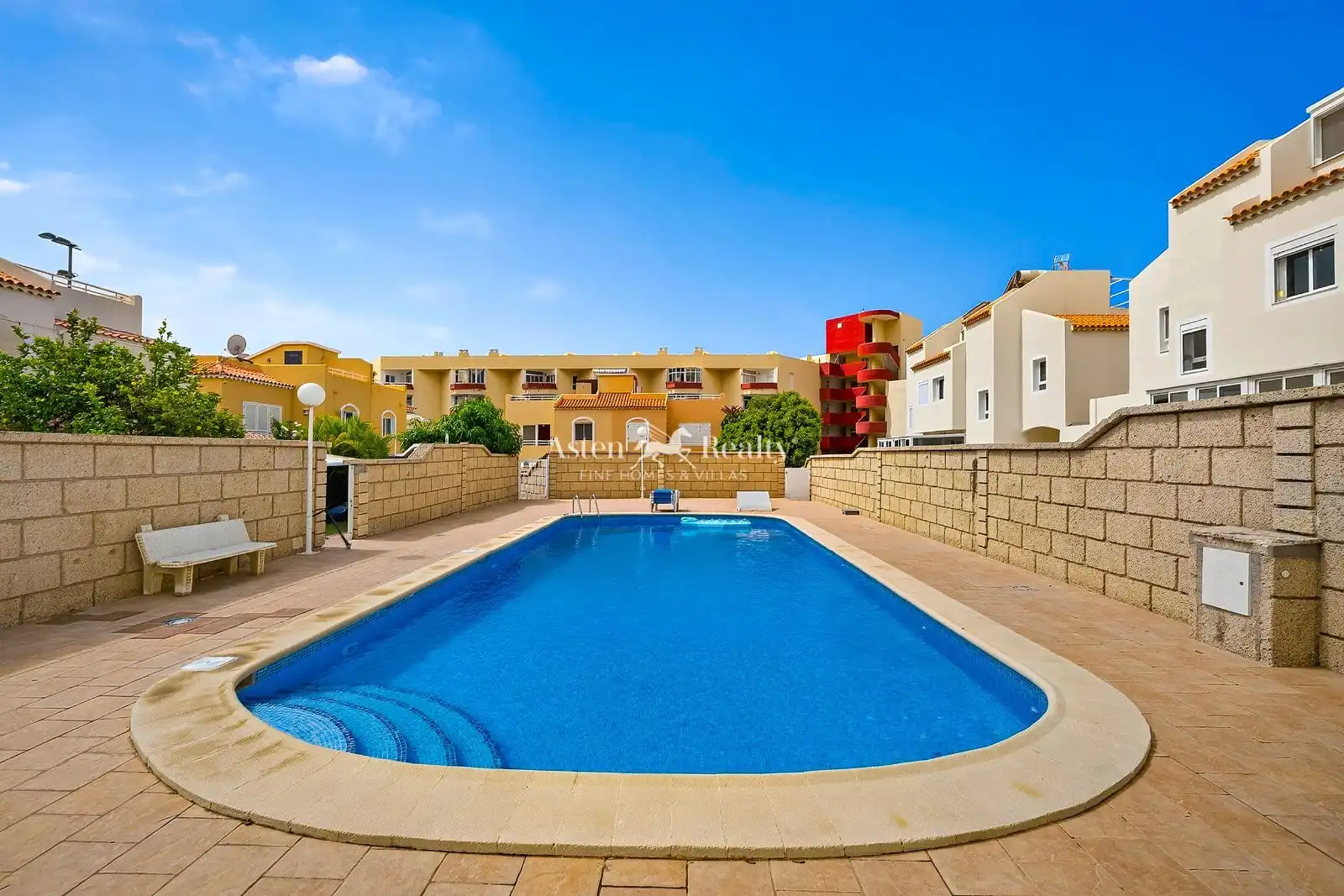 Maison jumelée avec piscine à vendre à Kurt Konrad Meyer