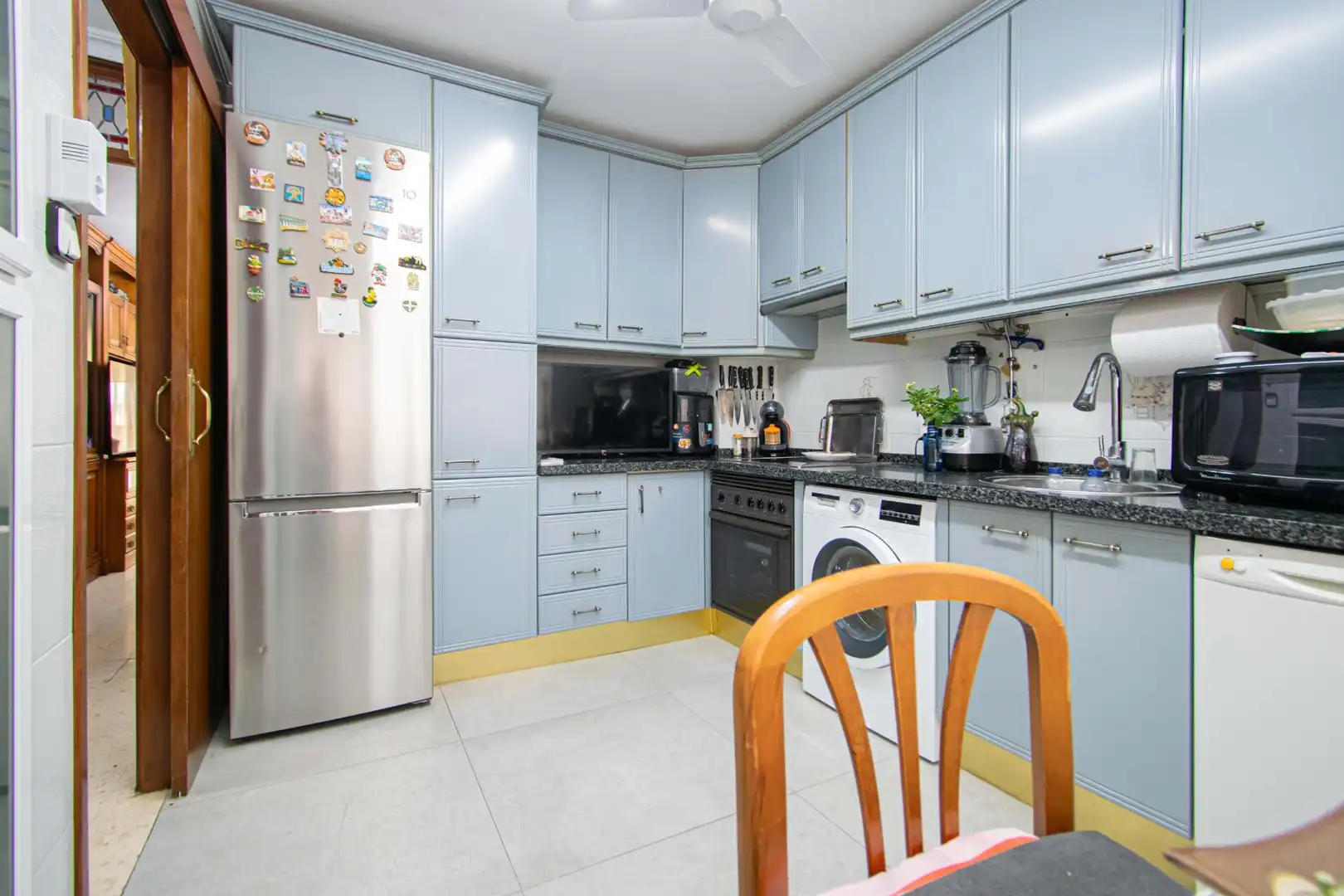 Kitchen of Flat for sale in  Sevilla Capital  with Air Conditioner and Balcony
