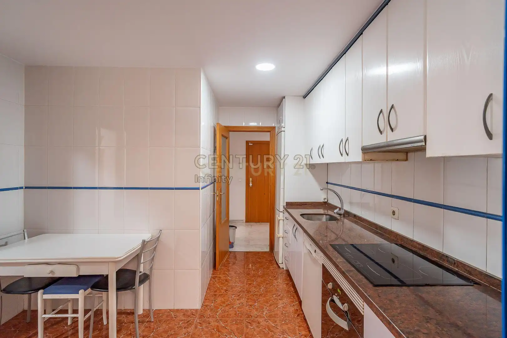 Cocina de Apartamento en venta en Estepona con Jardín privado, Horno y Piscina comunitaria