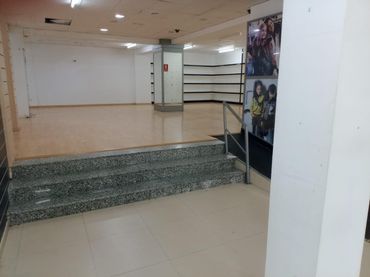 Local comercial de lloguer a Centre Vila