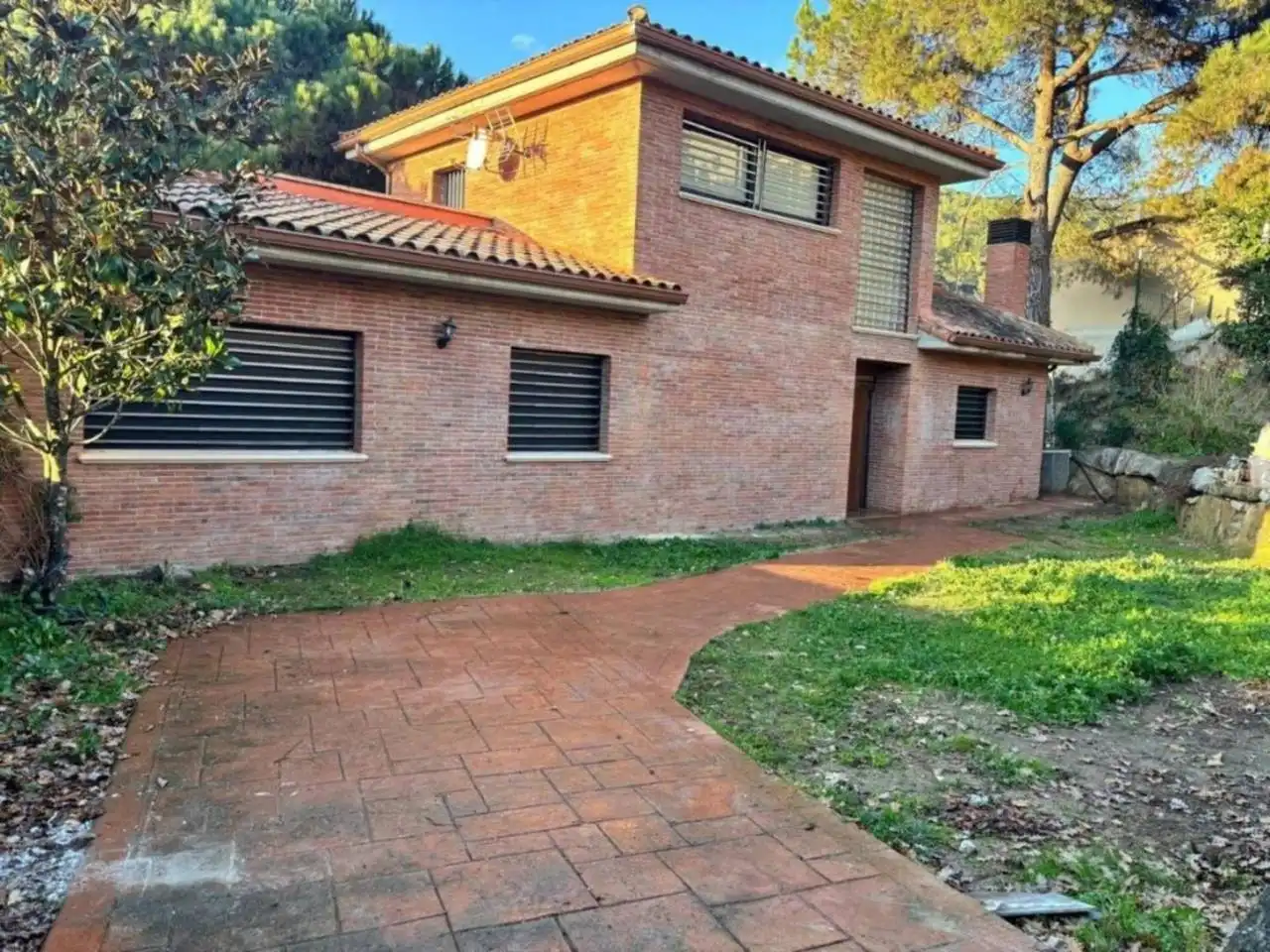 Vista exterior de Casa o xalet en venda en Vilanova del Vallès amb Jardí privat, Terrassa i Piscina
