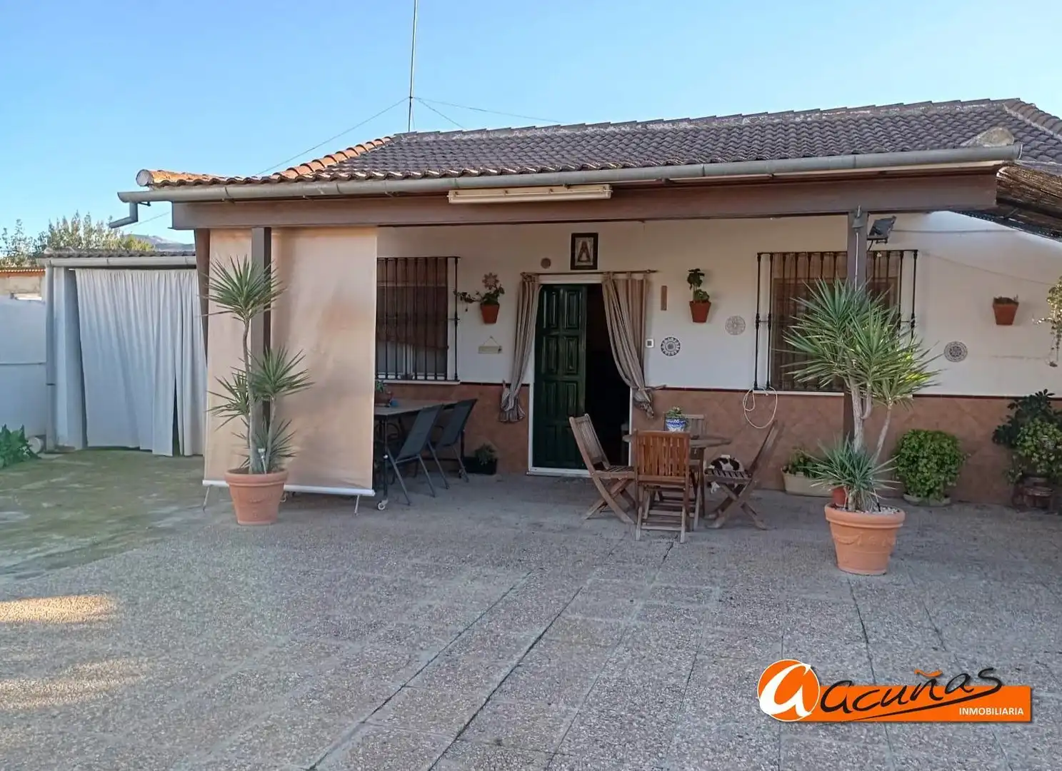 Vista exterior de Casa o xalet en venda en Antequera amb Terrassa, Traster i Piscina