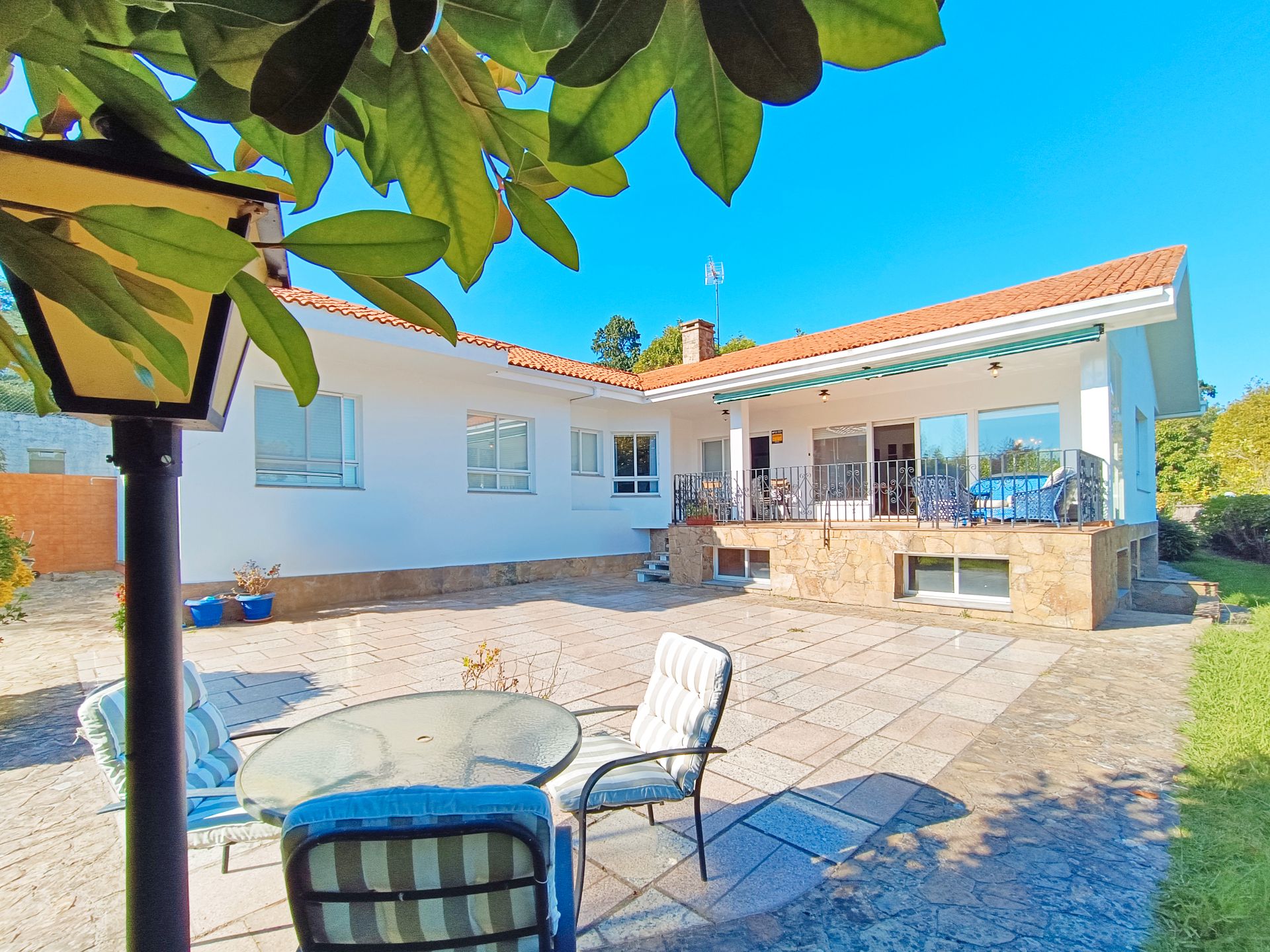 Vista exterior de Casa o chalet en venta en Oleiros con Calefacción, Jardín privado y Terraza