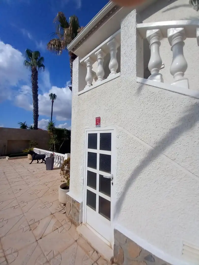 Vista exterior de Casa o xalet en venda en Rojales amb Aire condicionat, Calefacció i Jardí privat