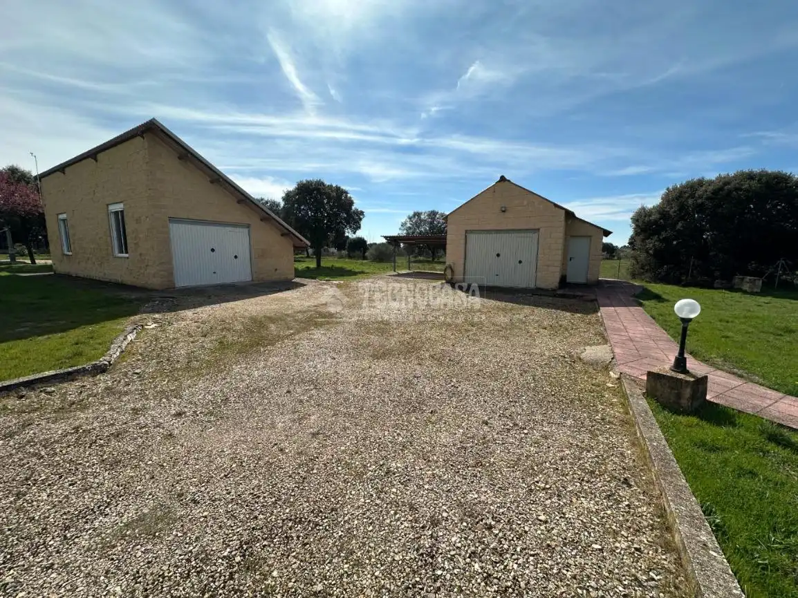Finca rústica en venda en Málaga del Fresno amb Calefacció, Piscina i Moblat