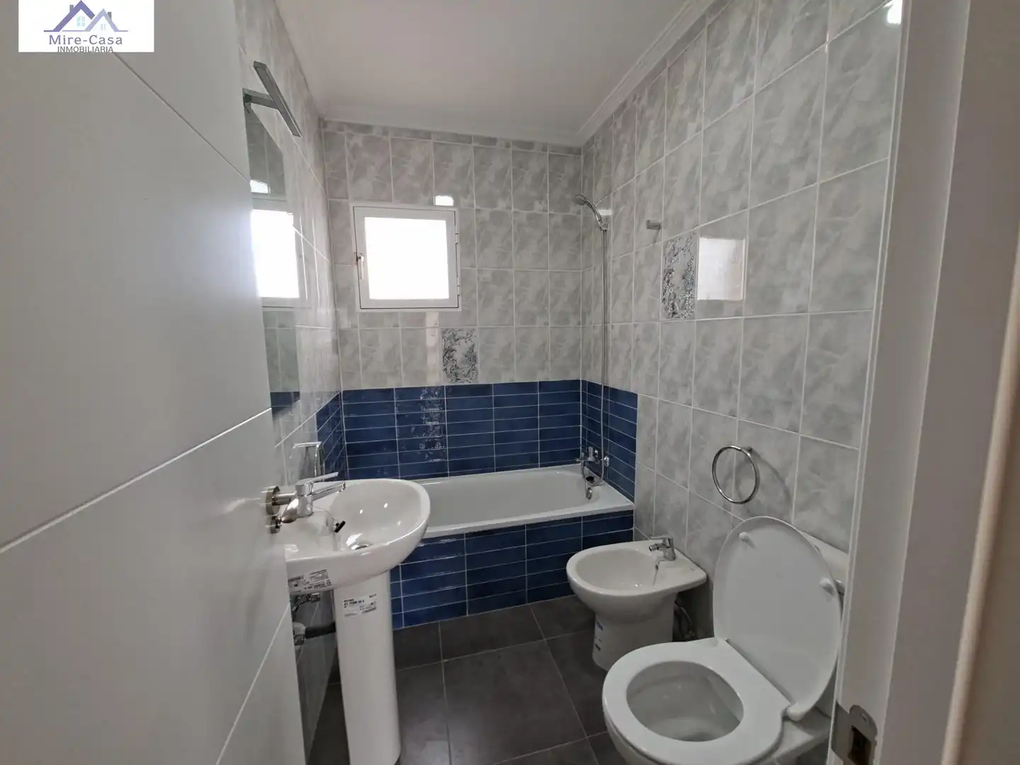 Bany de Casa o xalet en venda en Orihuela amb Jardí privat, Balcó i Piscina comunitària