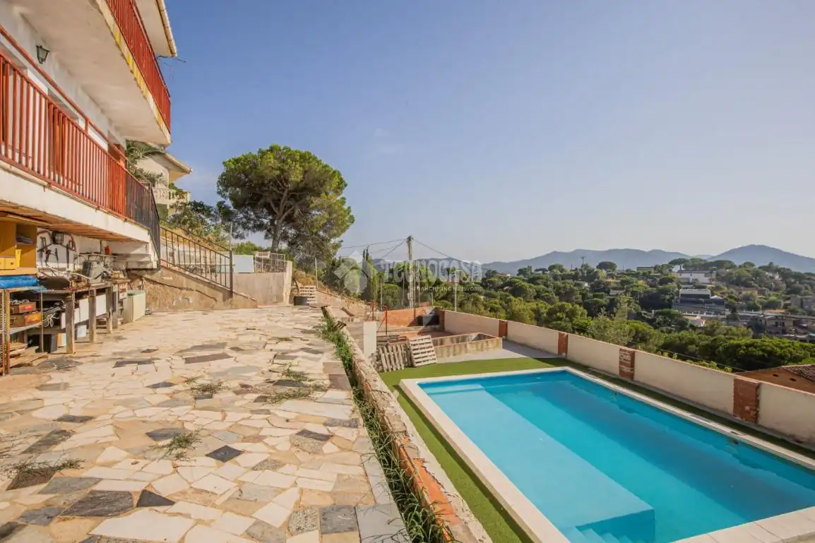 Piscina de Casa o xalet en venda en Vilanova del Vallès amb Calefacció, Jardí privat i Terrassa