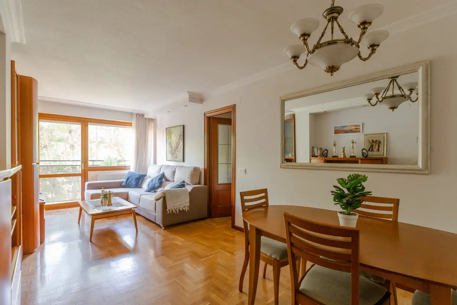 Sala de estar de Piso en venta en  Pamplona / Iruña con Calefacción, Parquet y Terraza