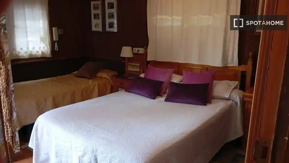Bedroom of Flat for rent in Madrid  with Air Conditioner, Heating and Furnished