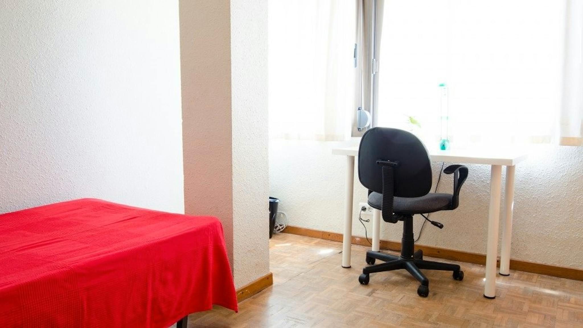 Dormitori de Pis per a compartir en  Valencia Capital amb Moblat, Rentadora i Internet