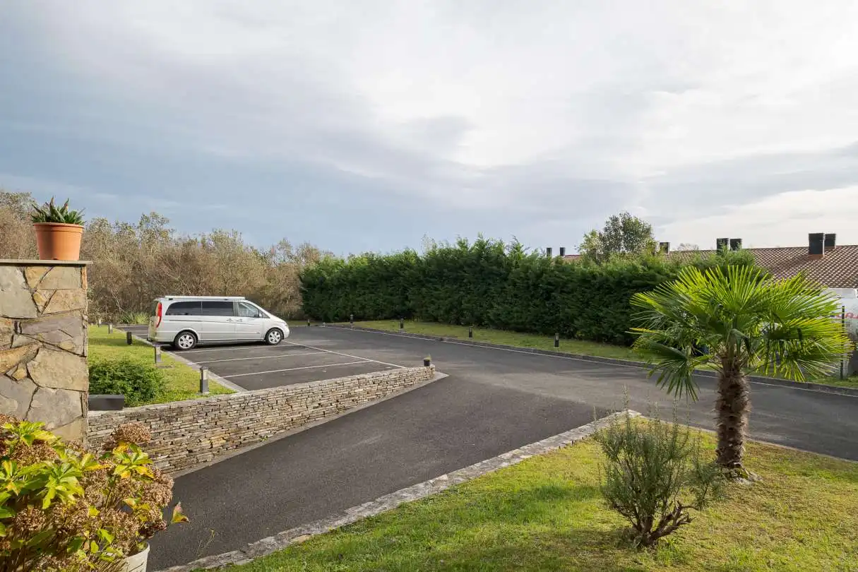 Parkplatz von Wohnung zum Verkauf in Hondarribia mit Heizung, Privatgarten und Terrasse