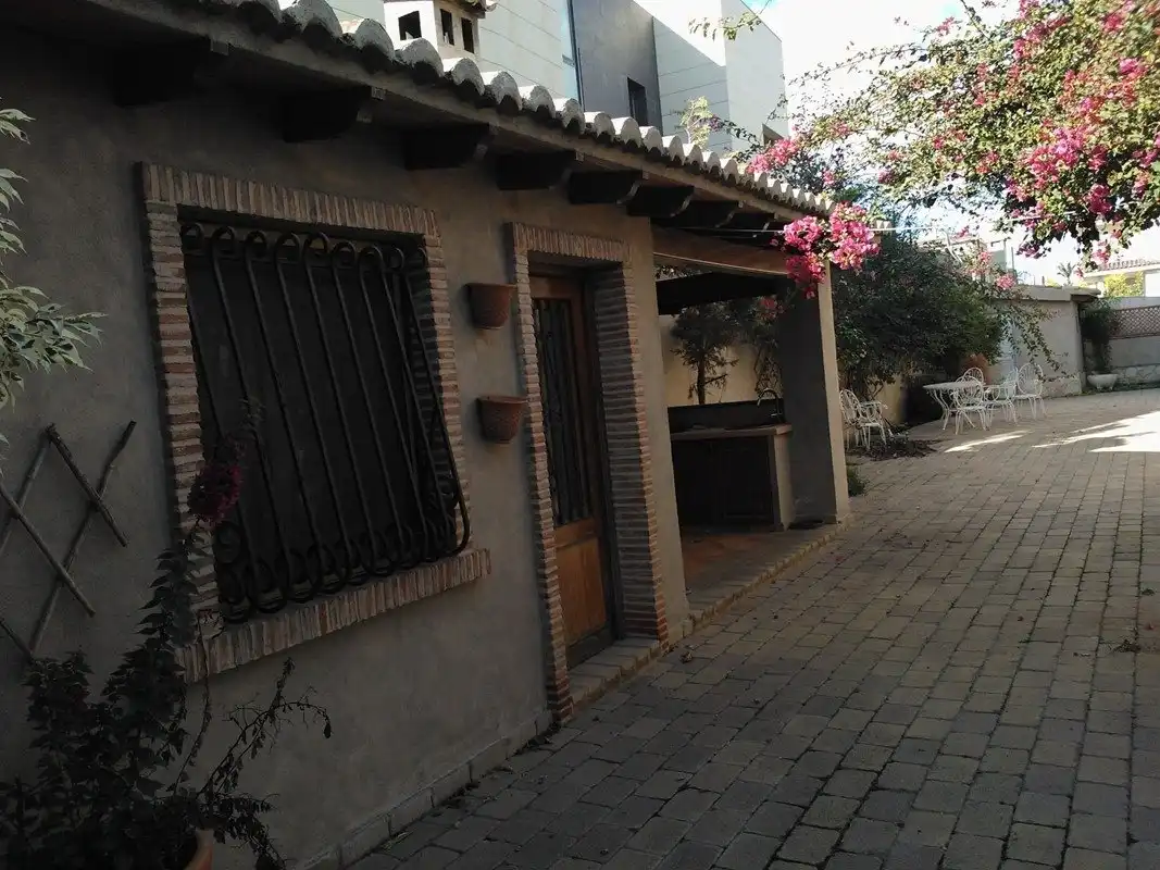 Vista exterior de Casa o xalet en venda en Elche / Elx amb Jardí privat, Terrassa i Piscina