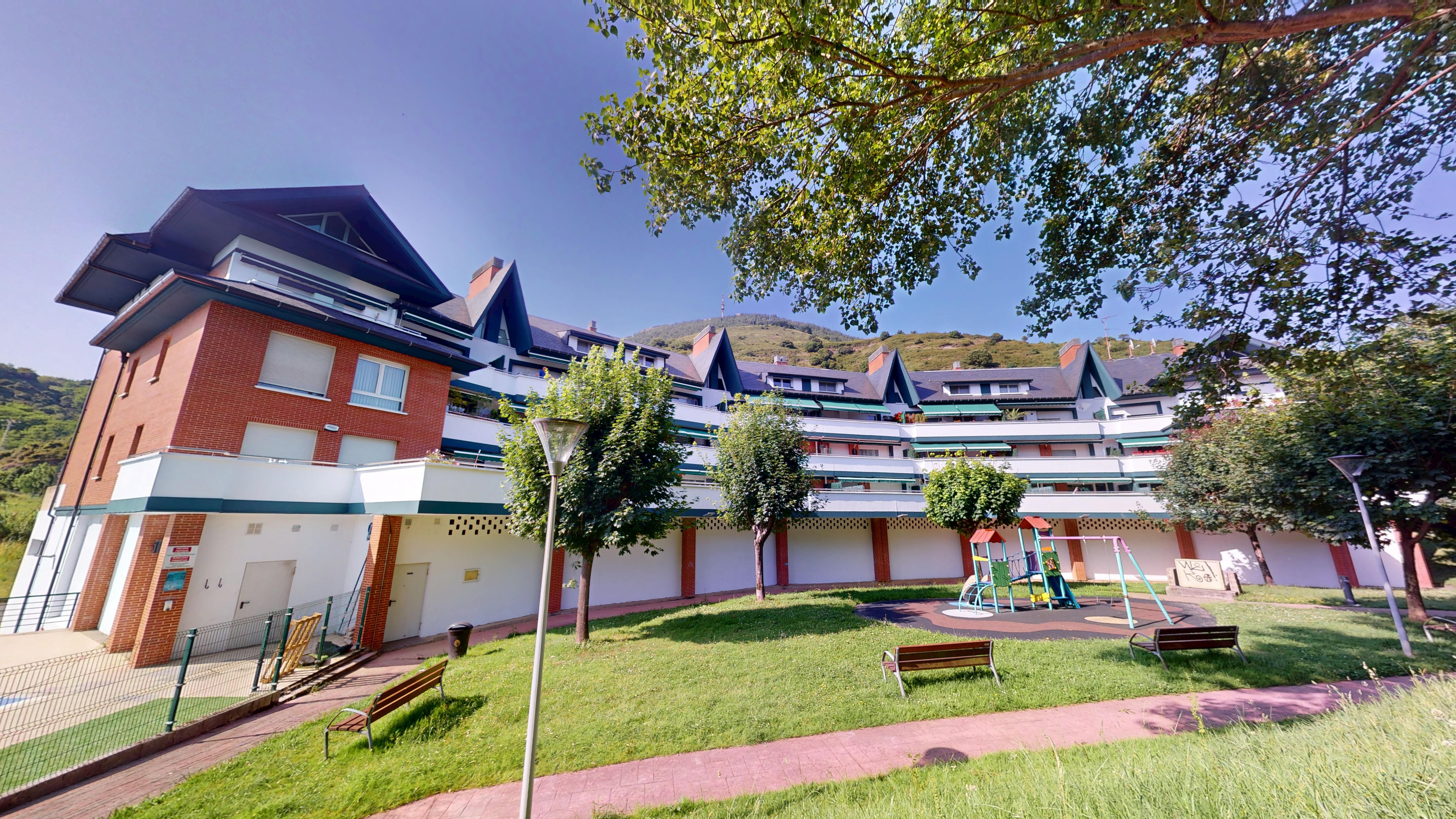 Vista exterior de Dúplex en venda en Abanto y Ciérvana-Abanto Zierbena amb Calefacció, Terrassa i Traster