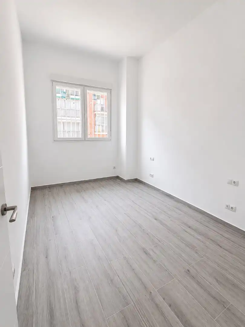 Habitación de Piso en venta en Madrid con Calefacción y Horno