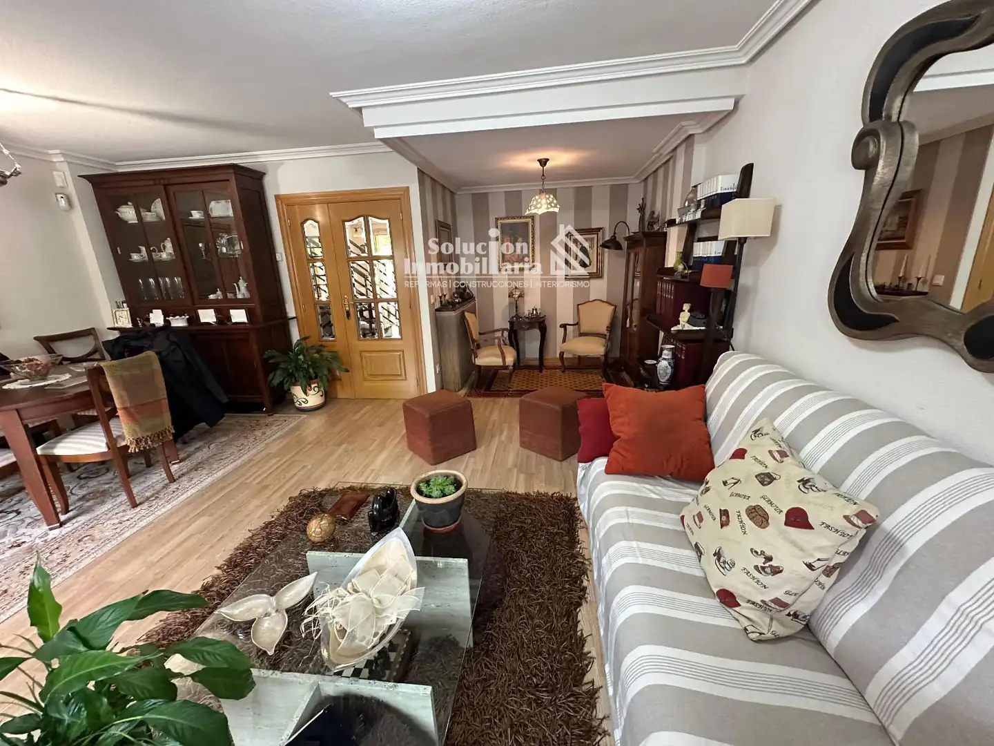 Wohnzimmer von Einfamilien-Reihenhaus zum Verkauf in Salamanca mit Heizung, Privatgarten und Möbliert