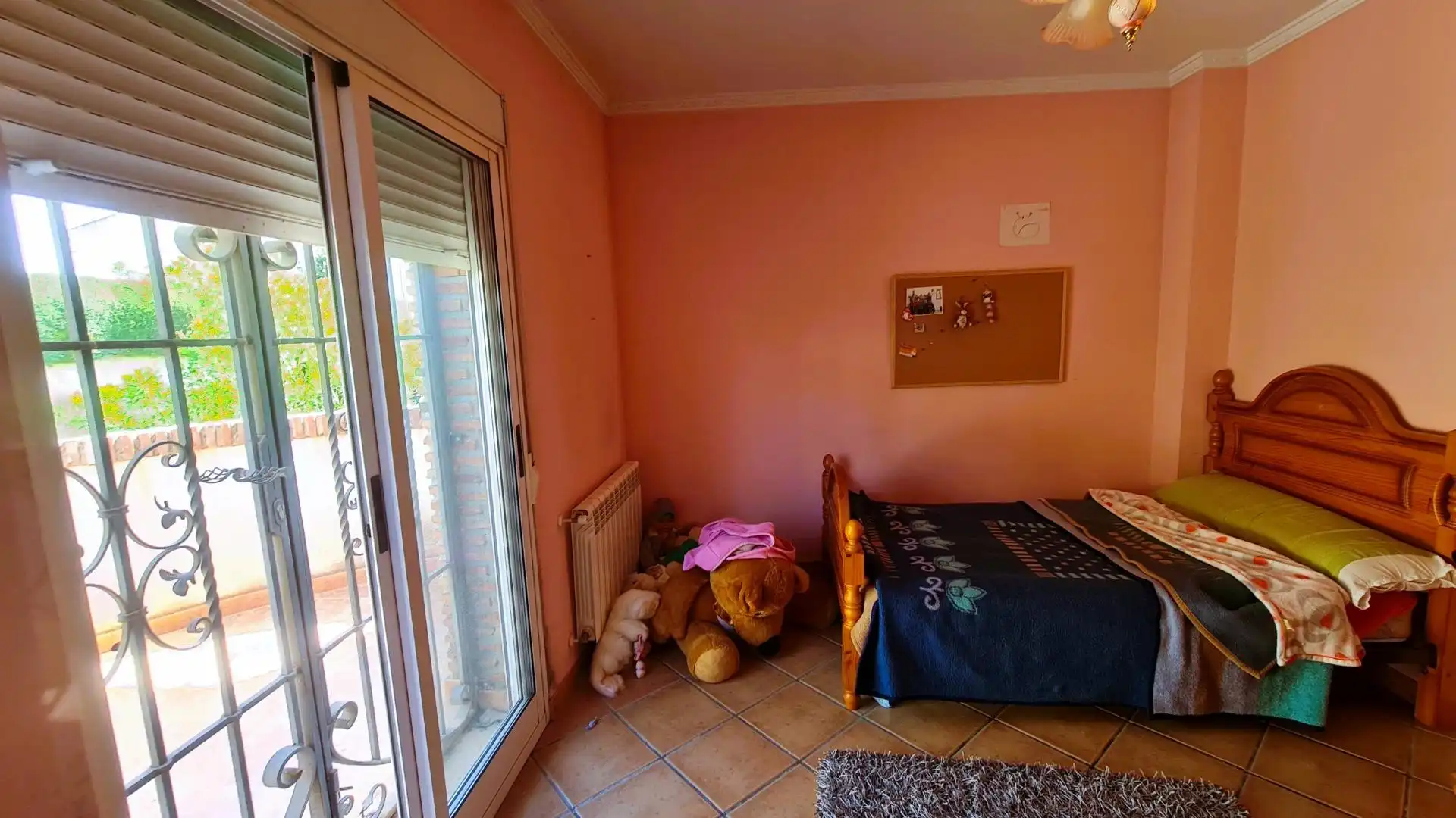 Dormitori de Casa o xalet en venda en La Peza amb Calefacció, Jardí privat i Terrassa