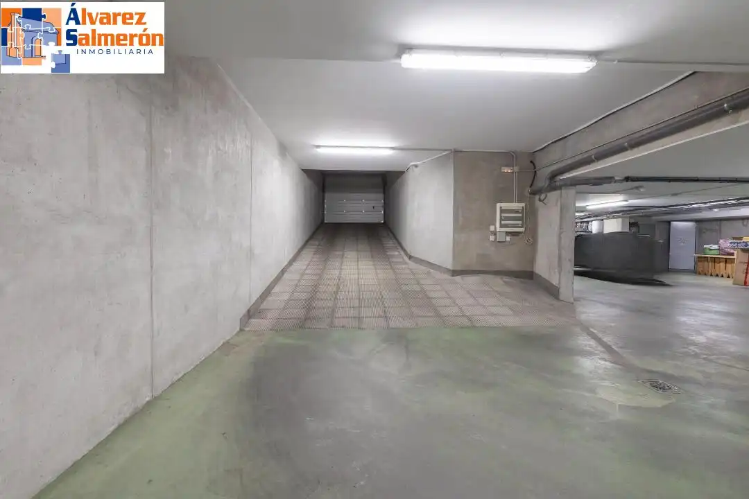 Parking of Houses for sale in Granada