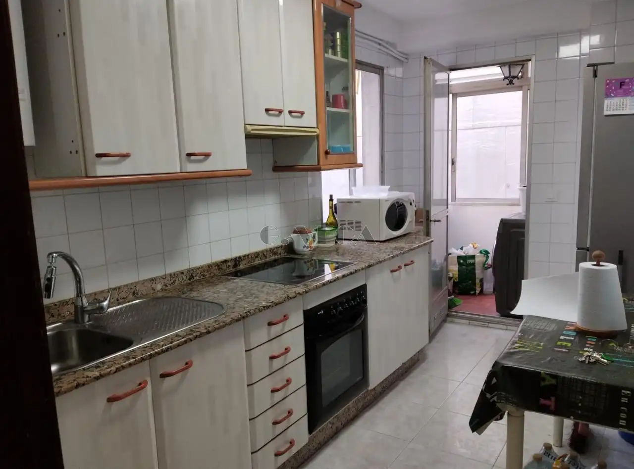 Cuina de Pis en venda en Vigo  amb Parquet i Traster