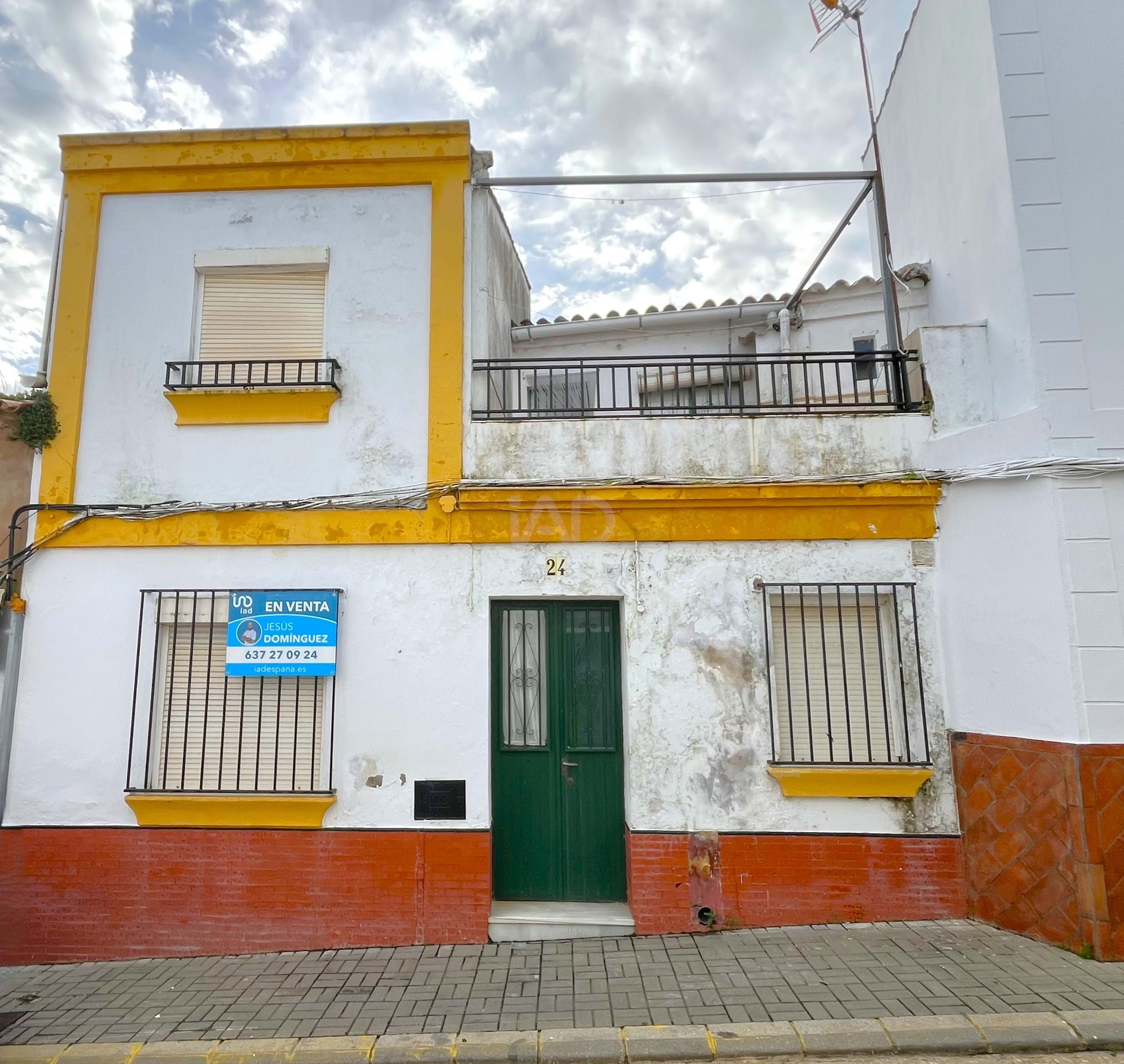 Vista exterior de Casa adosada en venda en Cortegana amb Terrassa