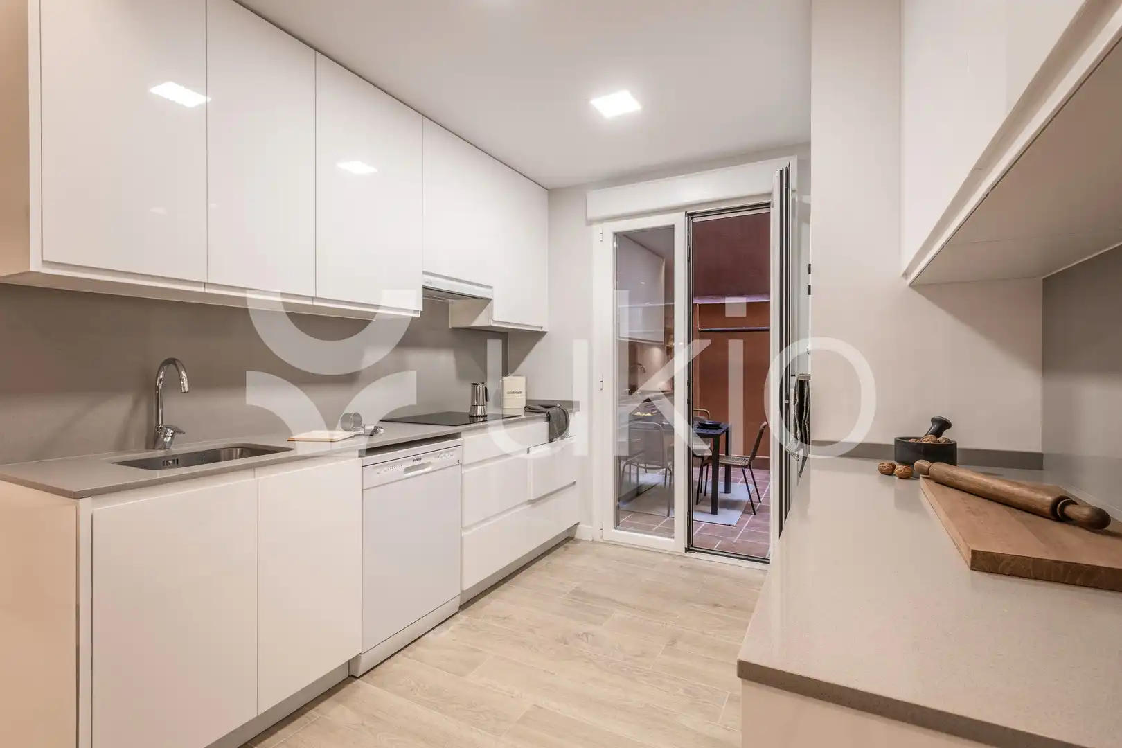 Cocina de Apartamento de alquiler en Madrid con Calefacción, Terraza y Amueblado