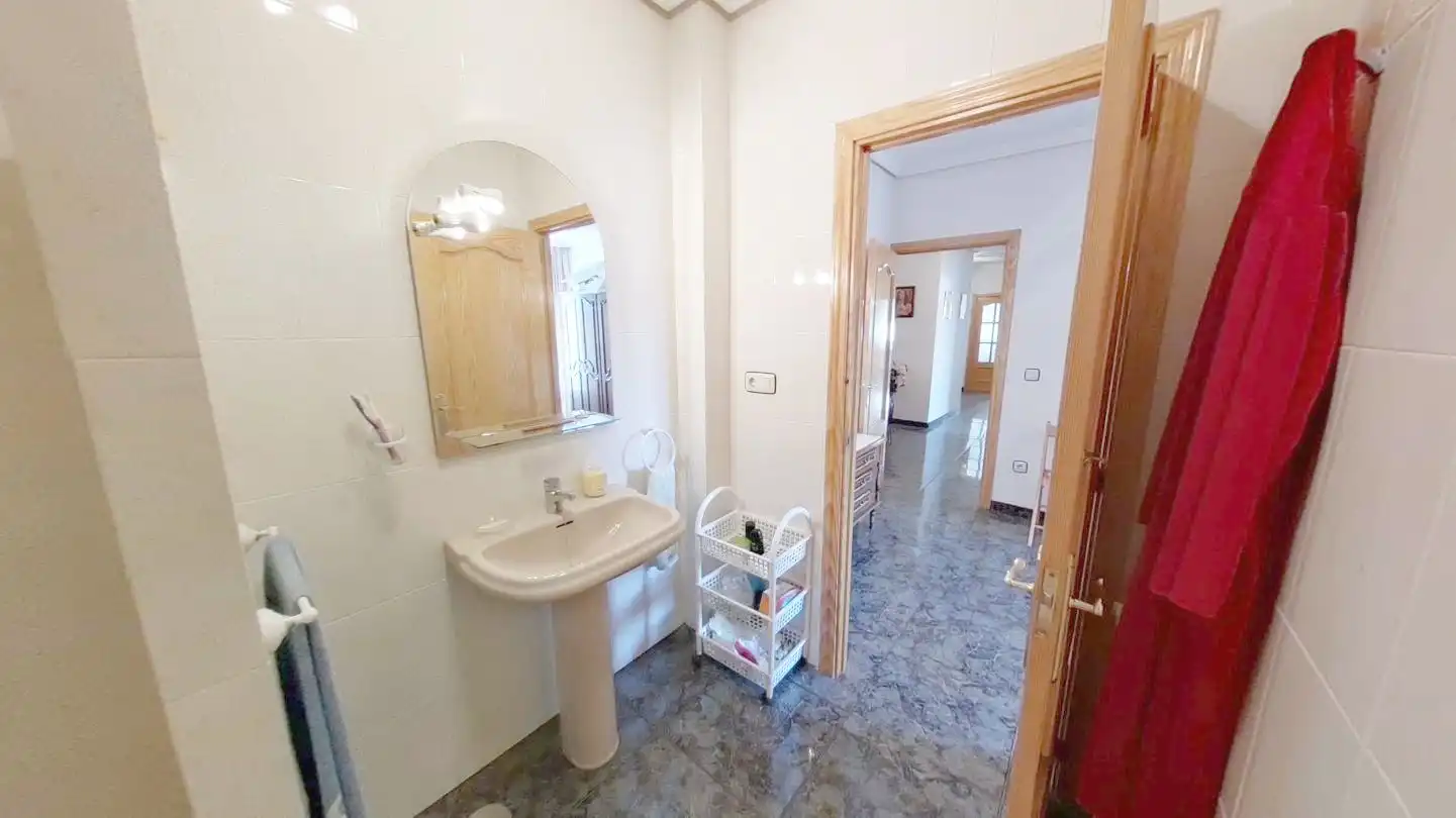 Baño de Piso en venta en Navahermosa con Calefacción, Terraza y Amueblado