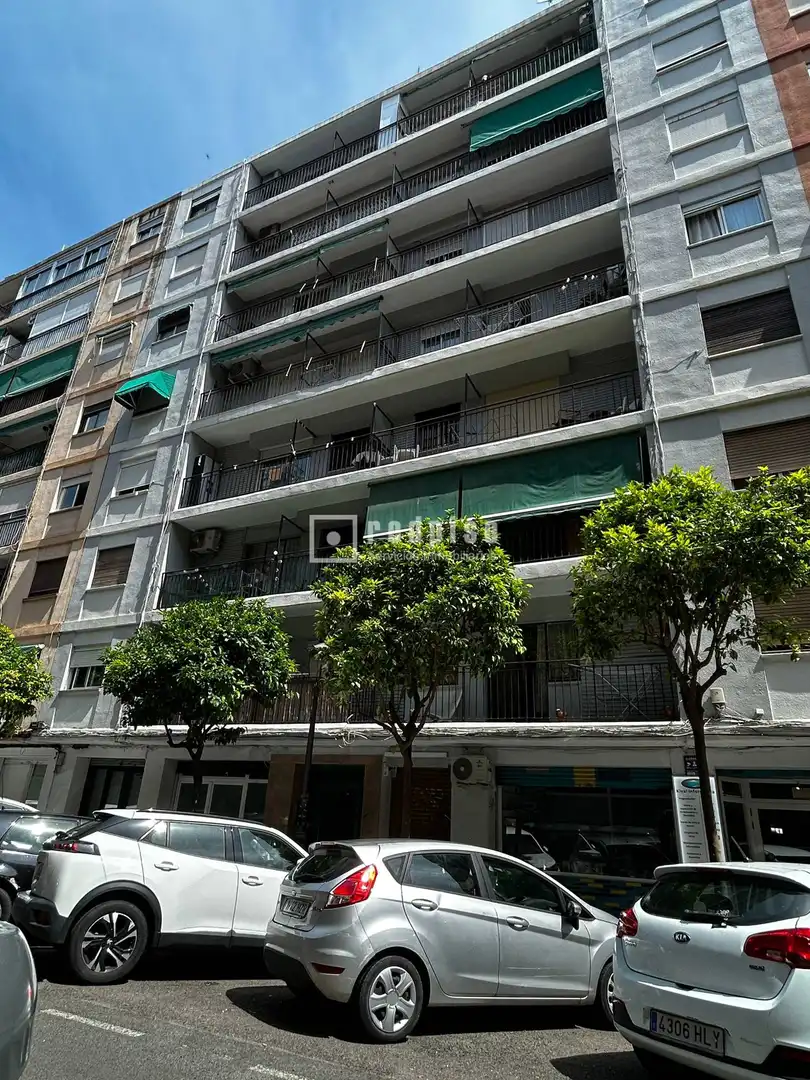 Vista exterior de Piso en venta en Valencia con Calefacción, Terraza y Amueblado