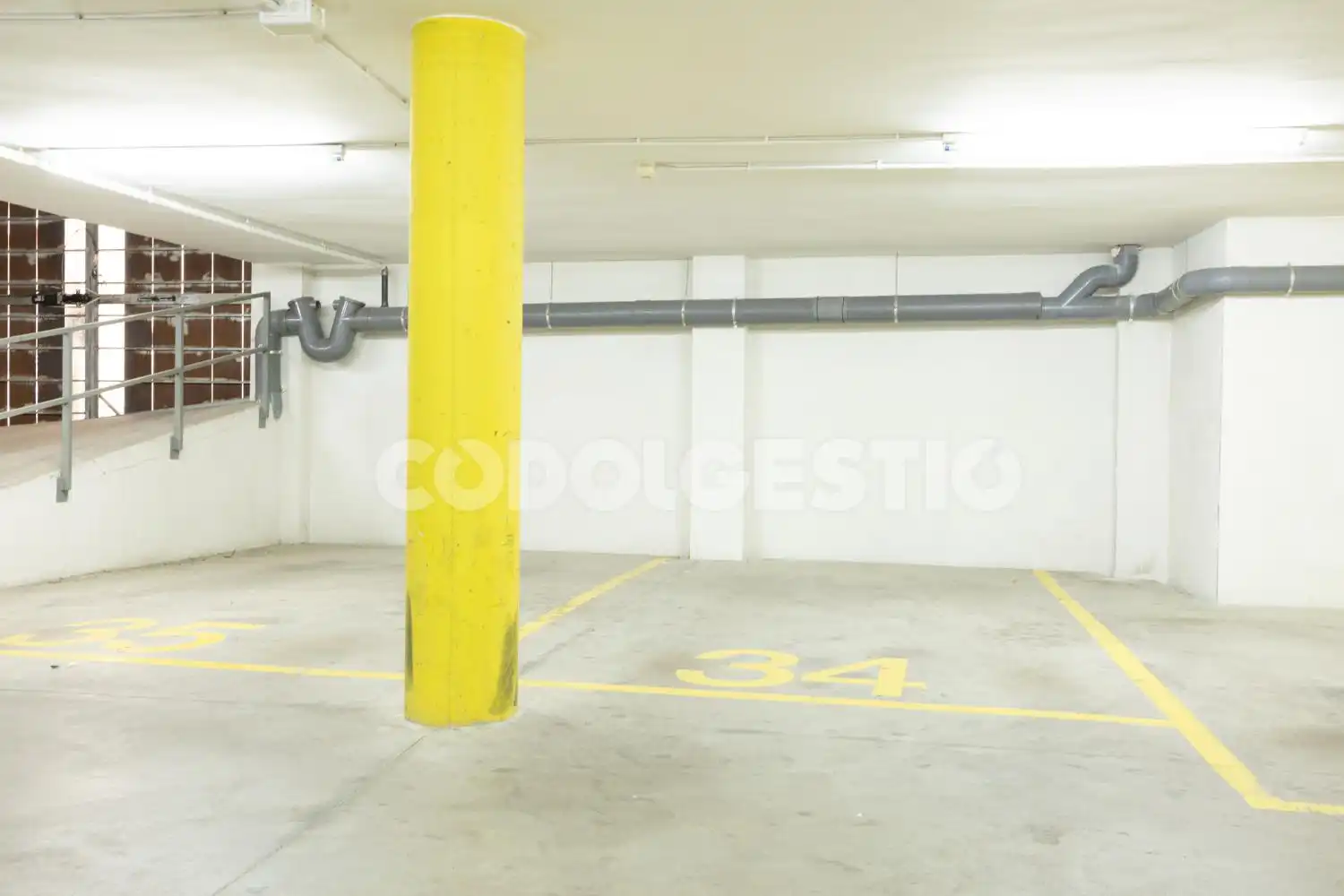 Parking of Flat for sale in Vic